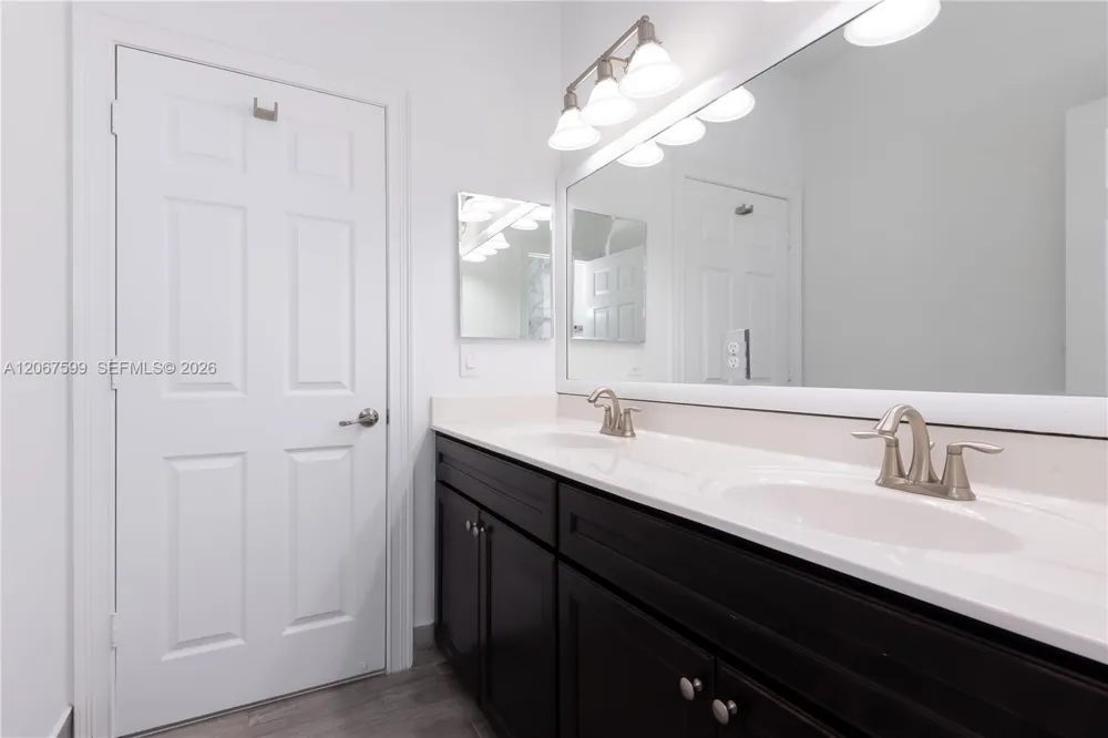 10235 NW 87th Ter Doral, FL 33178