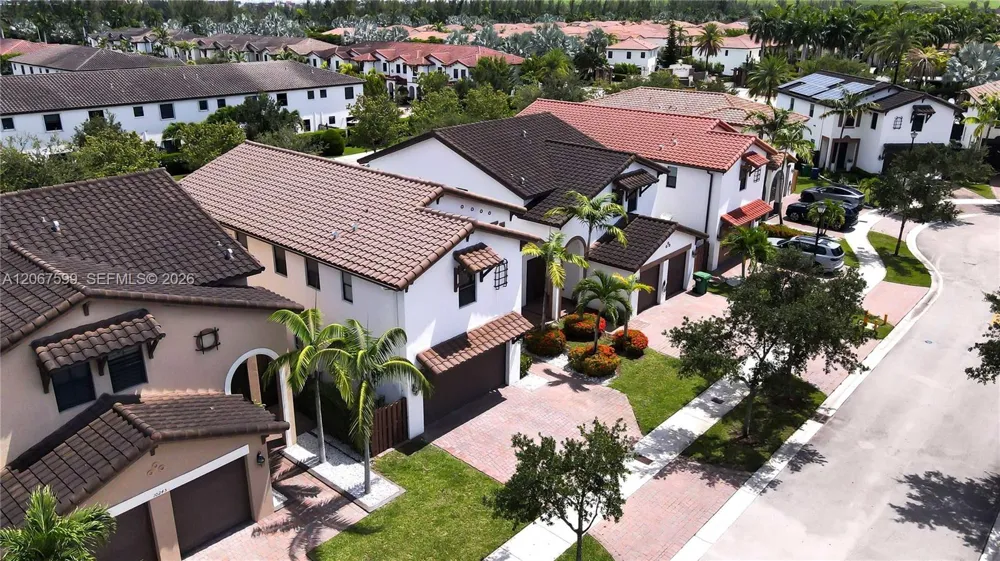 10235 NW 87th Ter Doral, FL 33178
