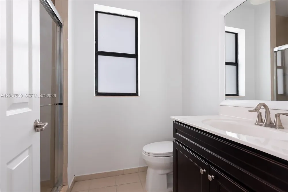 10235 NW 87th Ter Doral, FL 33178