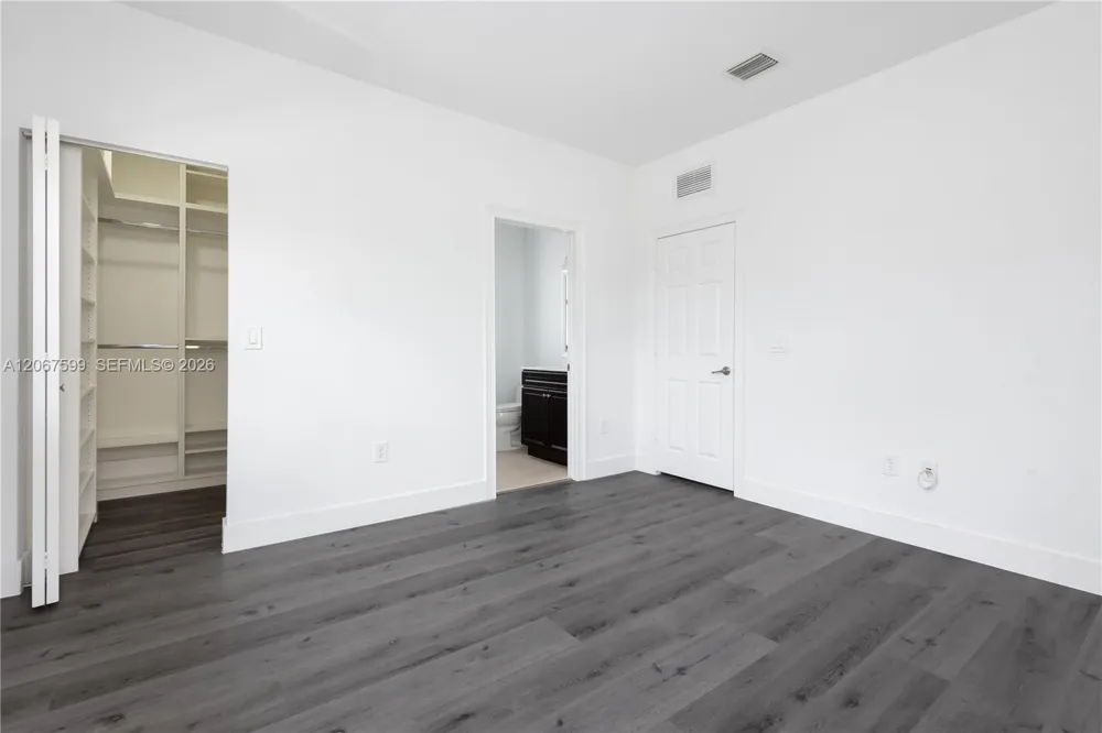 10235 NW 87th Ter Doral, FL 33178