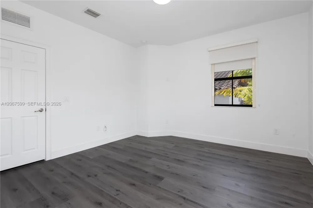 10235 NW 87th Ter Doral, FL 33178