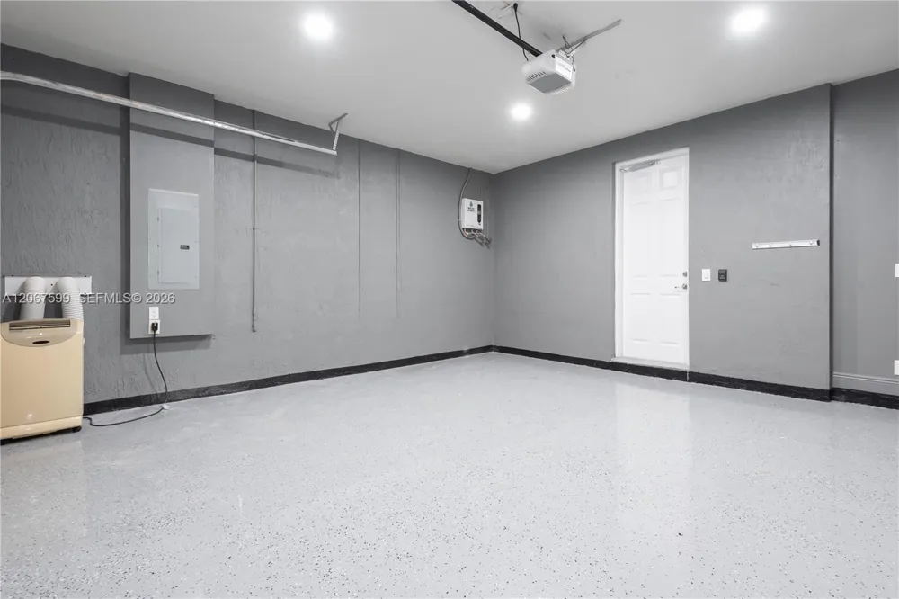 10235 NW 87th Ter Doral, FL 33178