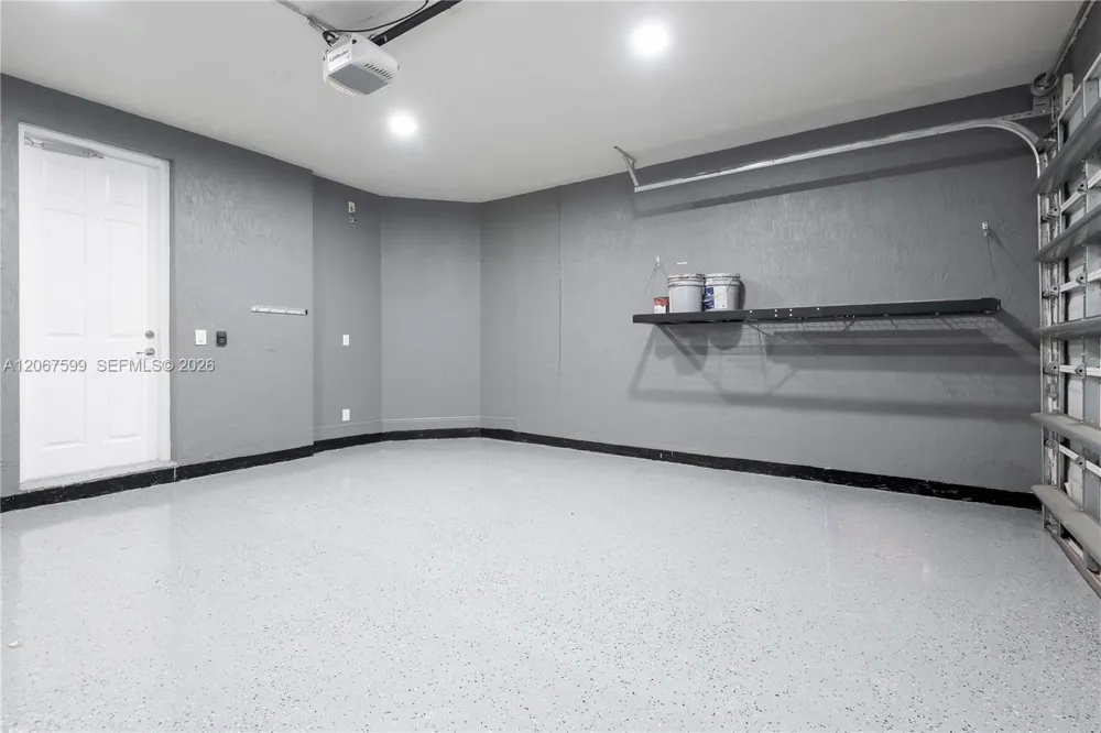 10235 NW 87th Ter Doral, FL 33178