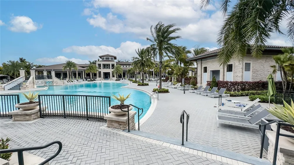 10235 NW 87th Ter Doral, FL 33178