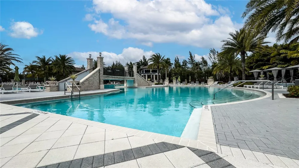 10235 NW 87th Ter Doral, FL 33178