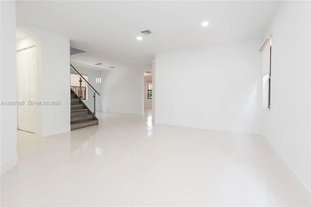 10235 NW 87th Ter Doral, FL 33178