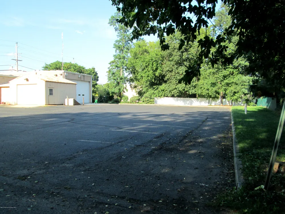 601 Newman Springs Road Lincroft, NJ 07738