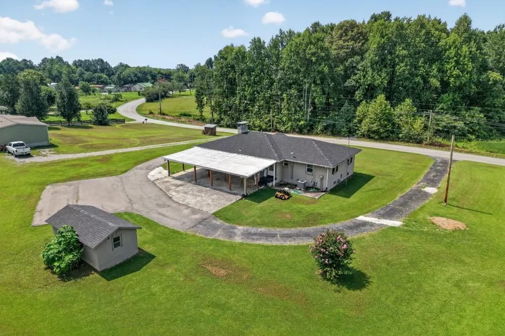 8997 Holmes Creek Rd Smithville, TN 37166