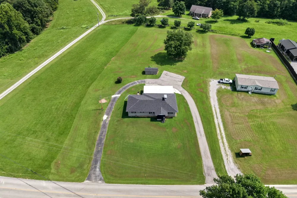 8997 Holmes Creek Rd Smithville, TN 37166