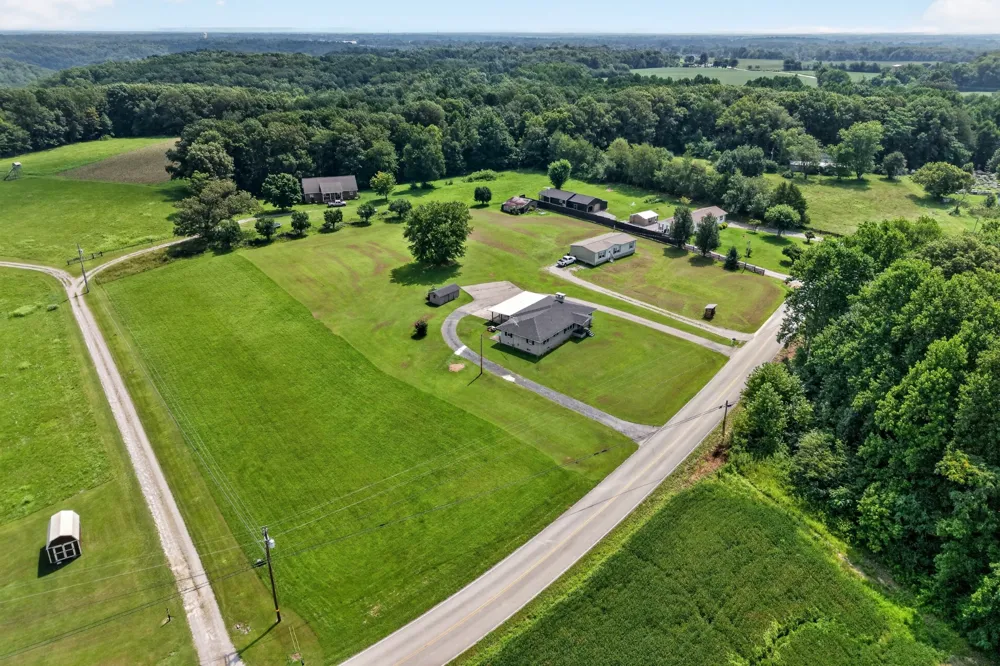 8997 Holmes Creek Rd Smithville, TN 37166