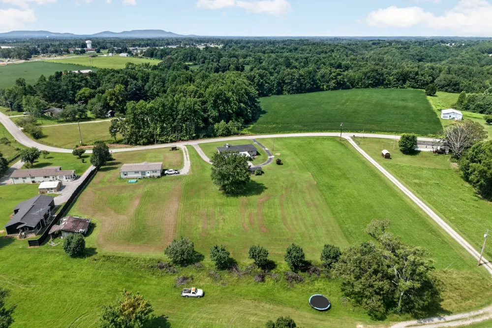 8997 Holmes Creek Rd Smithville, TN 37166