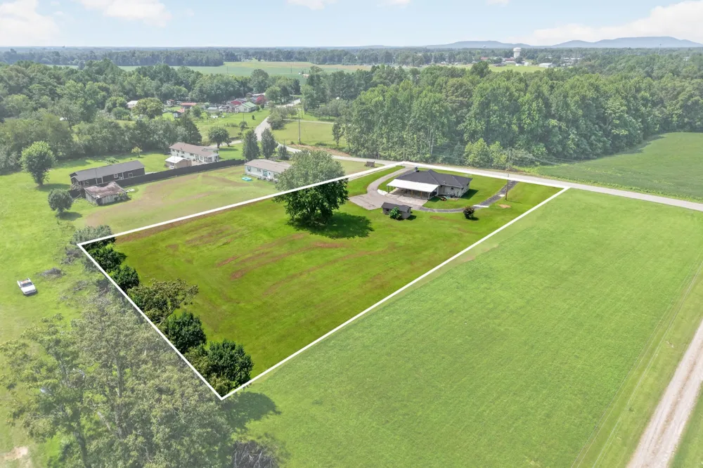 8997 Holmes Creek Rd Smithville, TN 37166