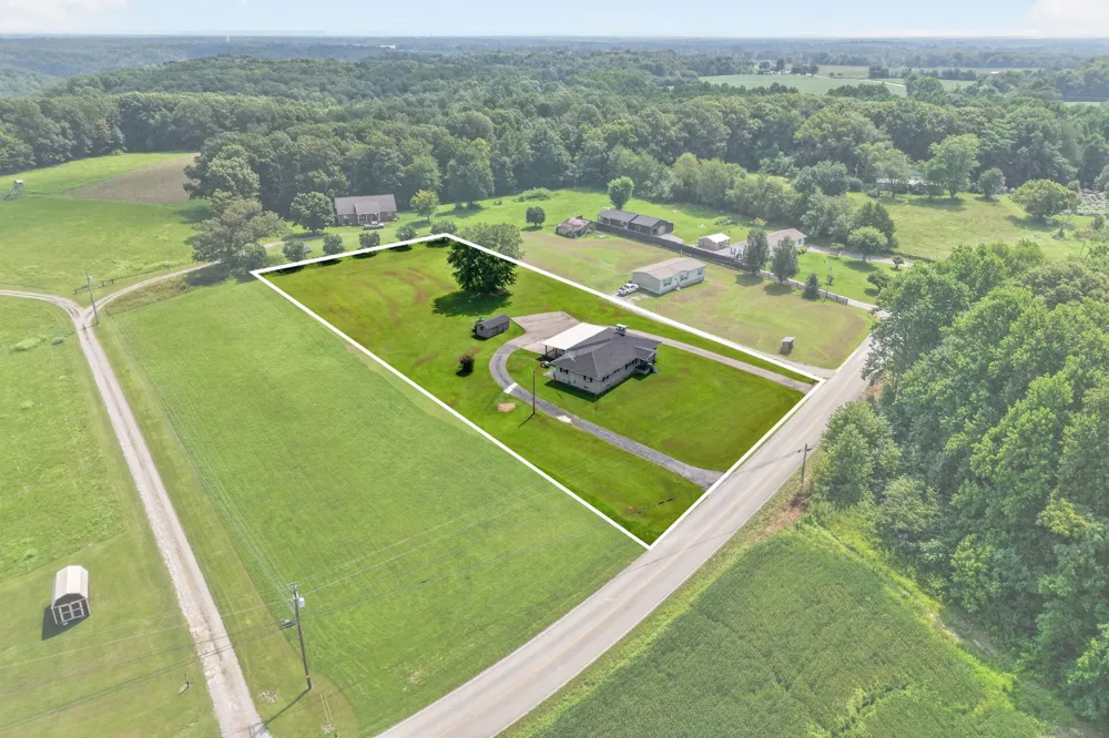 8997 Holmes Creek Rd Smithville, TN 37166