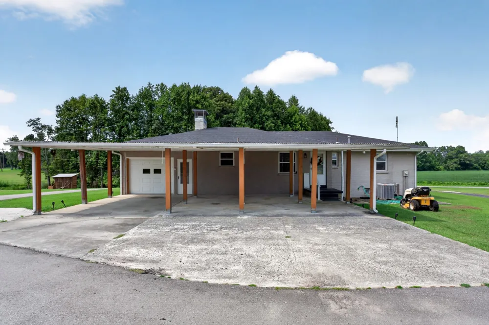 8997 Holmes Creek Rd Smithville, TN 37166
