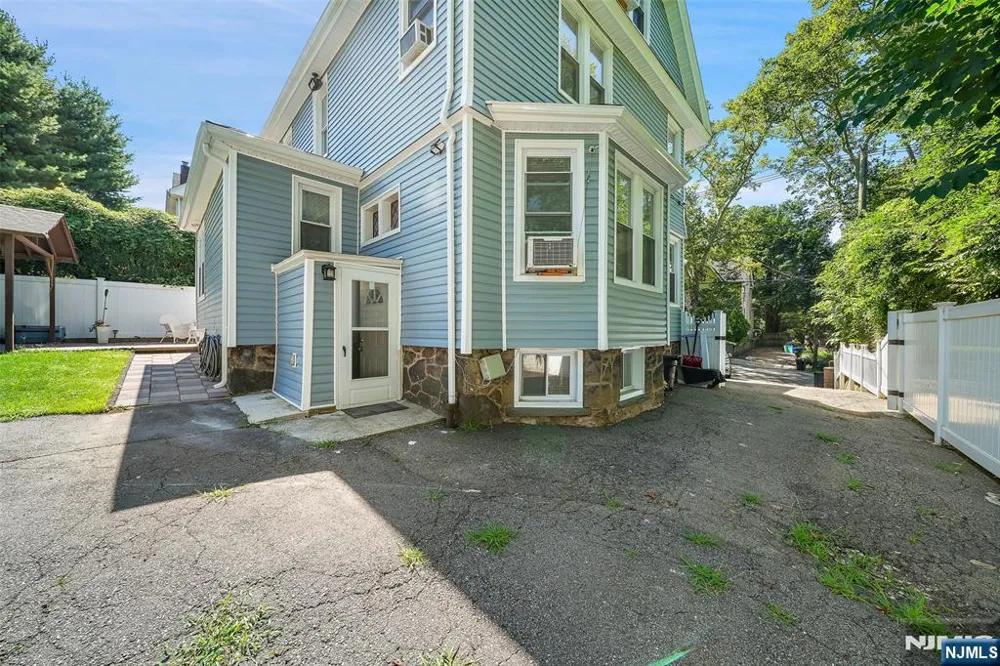 103 Fort Lee Road Bogota, NJ 07603