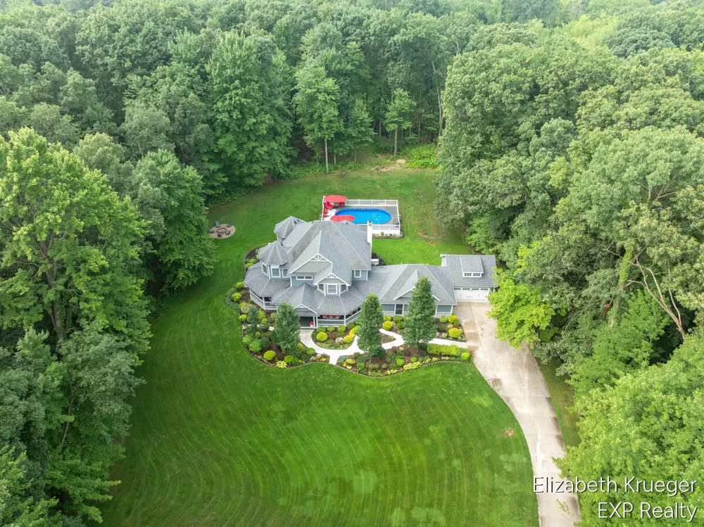 8350 Winterforest Drive NE Cannon Township, MI 49341