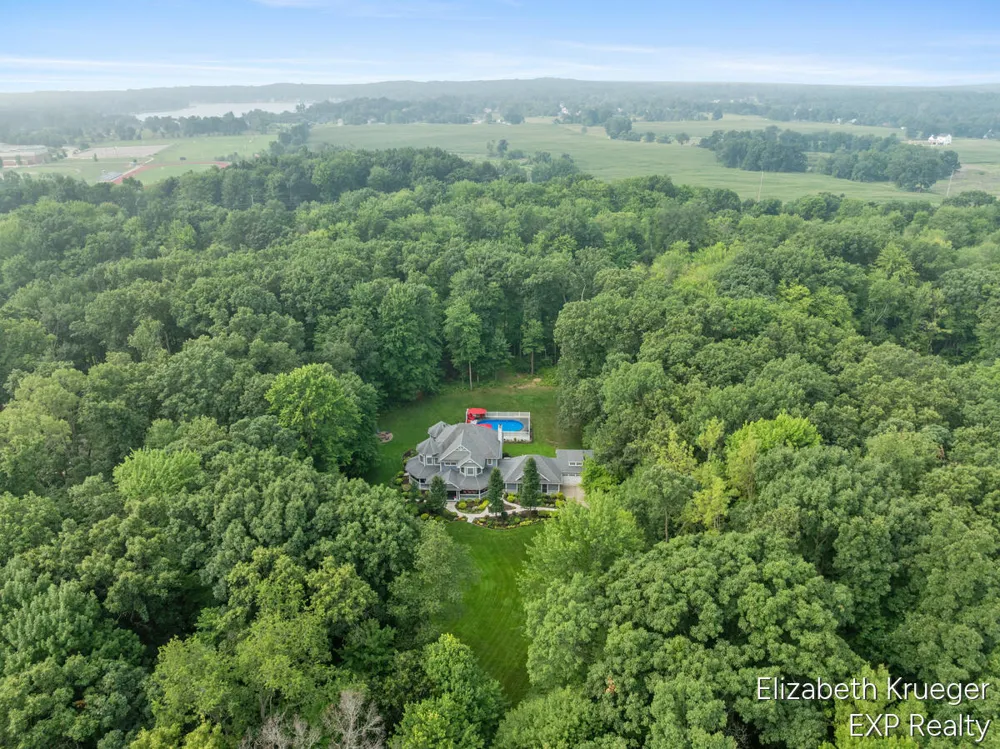 8350 Winterforest Drive NE Cannon Township, MI 49341