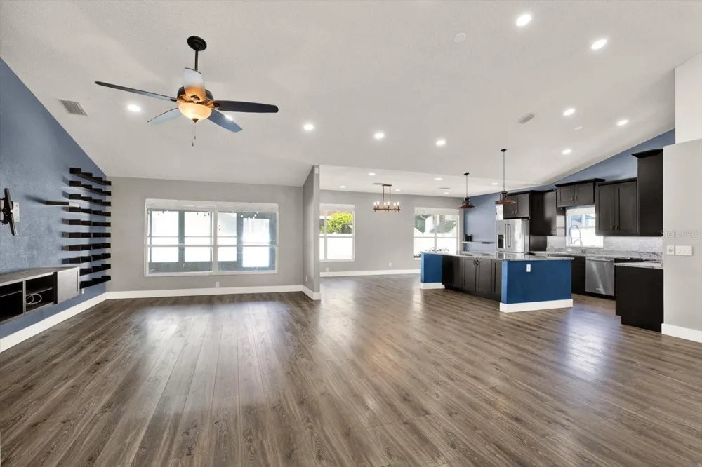 1427 BAY VIEW STREET Tarpon Springs, FL 34689