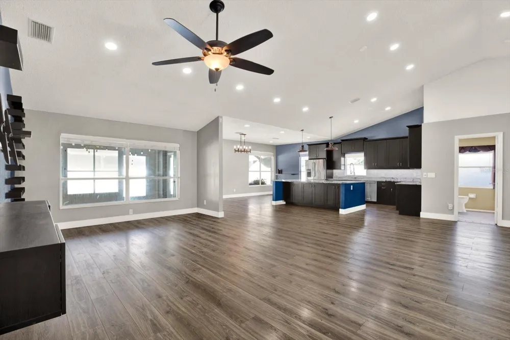 1427 BAY VIEW STREET Tarpon Springs, FL 34689