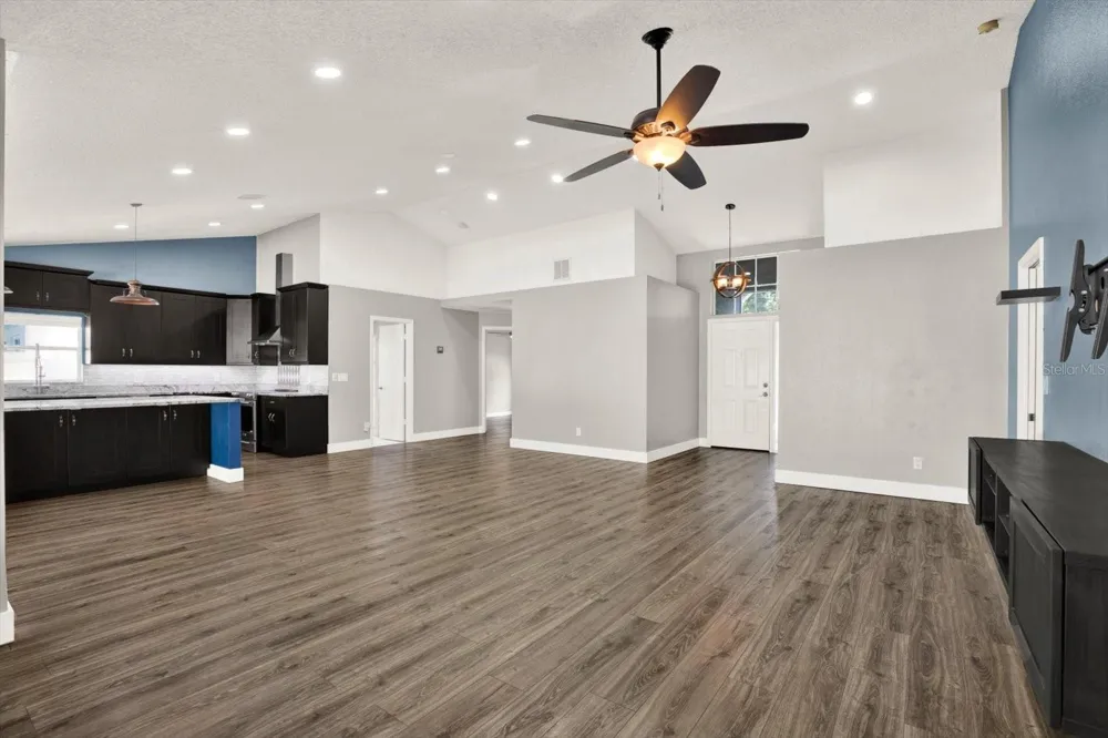 1427 BAY VIEW STREET Tarpon Springs, FL 34689