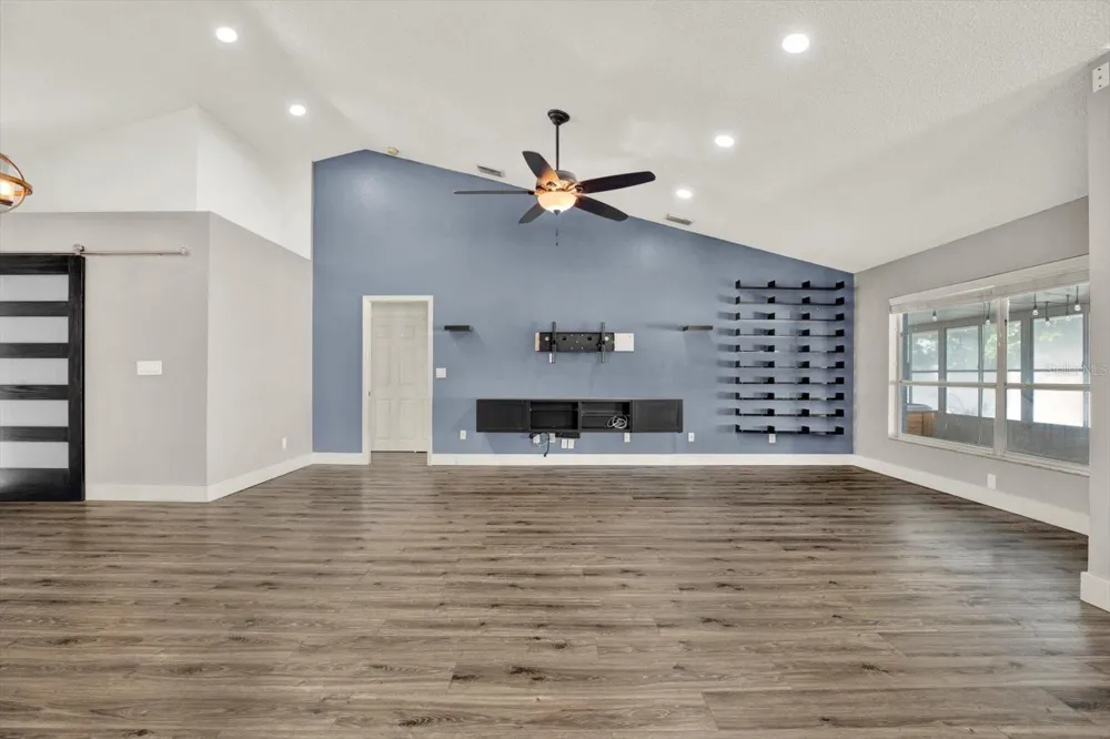 1427 BAY VIEW STREET Tarpon Springs, FL 34689