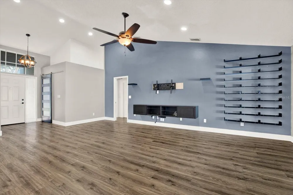 1427 BAY VIEW STREET Tarpon Springs, FL 34689