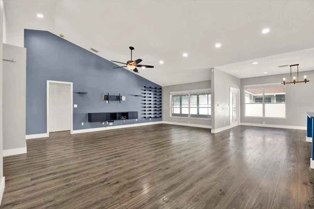 1427 BAY VIEW STREET Tarpon Springs, FL 34689