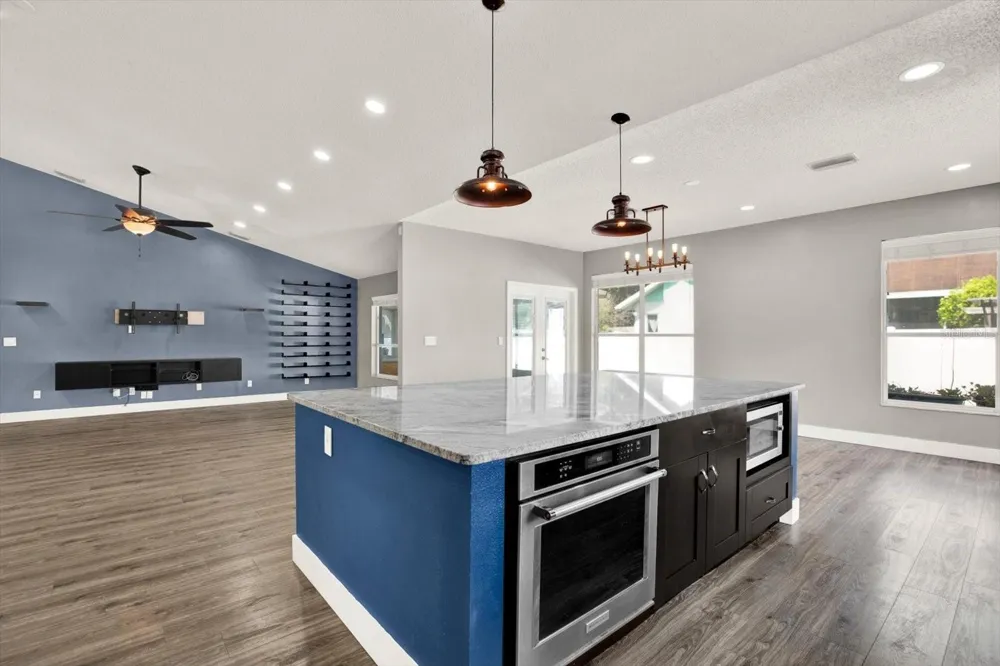 1427 BAY VIEW STREET Tarpon Springs, FL 34689