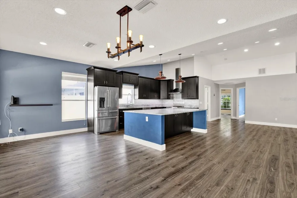1427 BAY VIEW STREET Tarpon Springs, FL 34689
