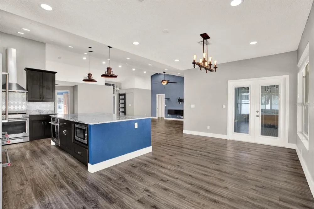 1427 BAY VIEW STREET Tarpon Springs, FL 34689