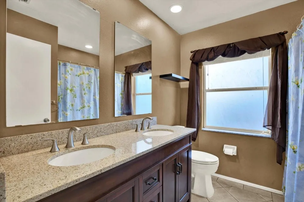 1427 BAY VIEW STREET Tarpon Springs, FL 34689