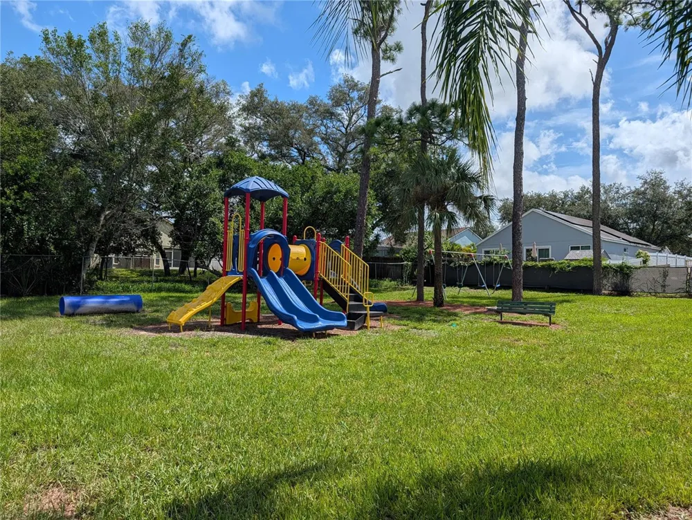 1427 BAY VIEW STREET Tarpon Springs, FL 34689