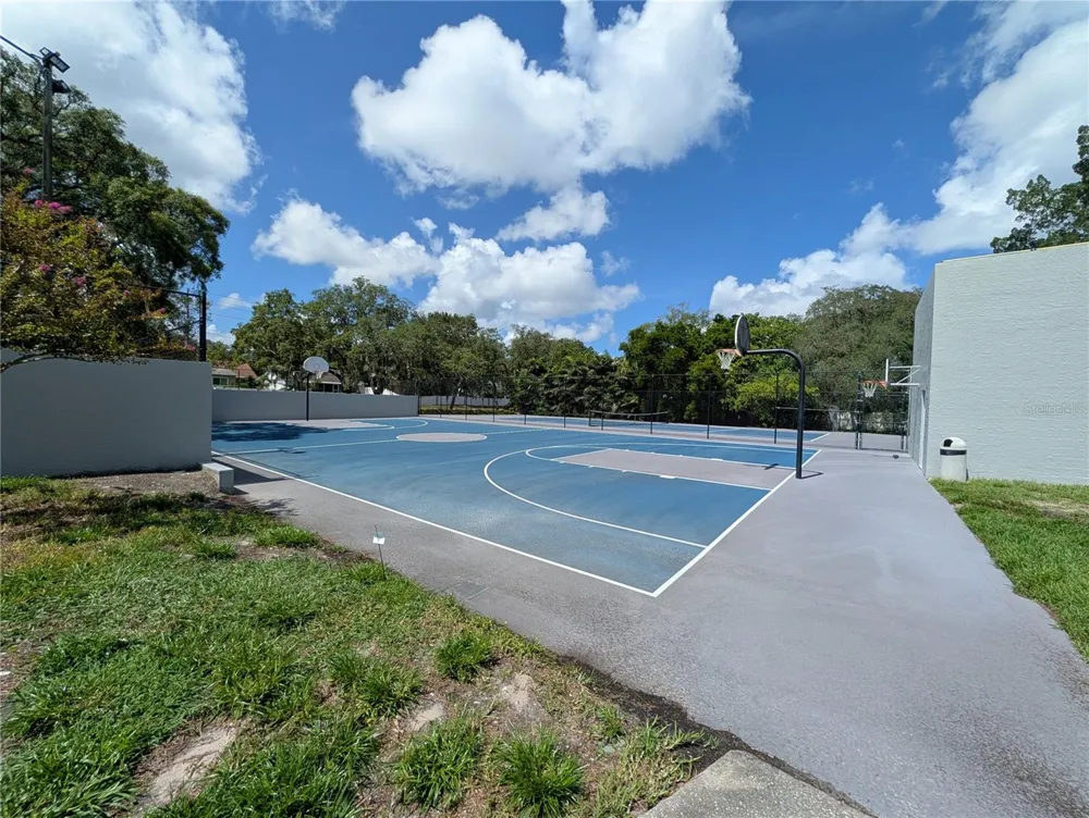 1427 BAY VIEW STREET Tarpon Springs, FL 34689