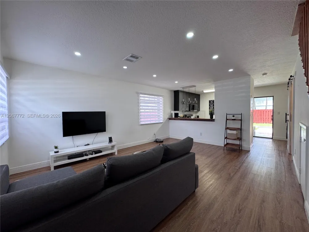 10651 NW 1st St #10651 Pembroke Pines, FL 33026