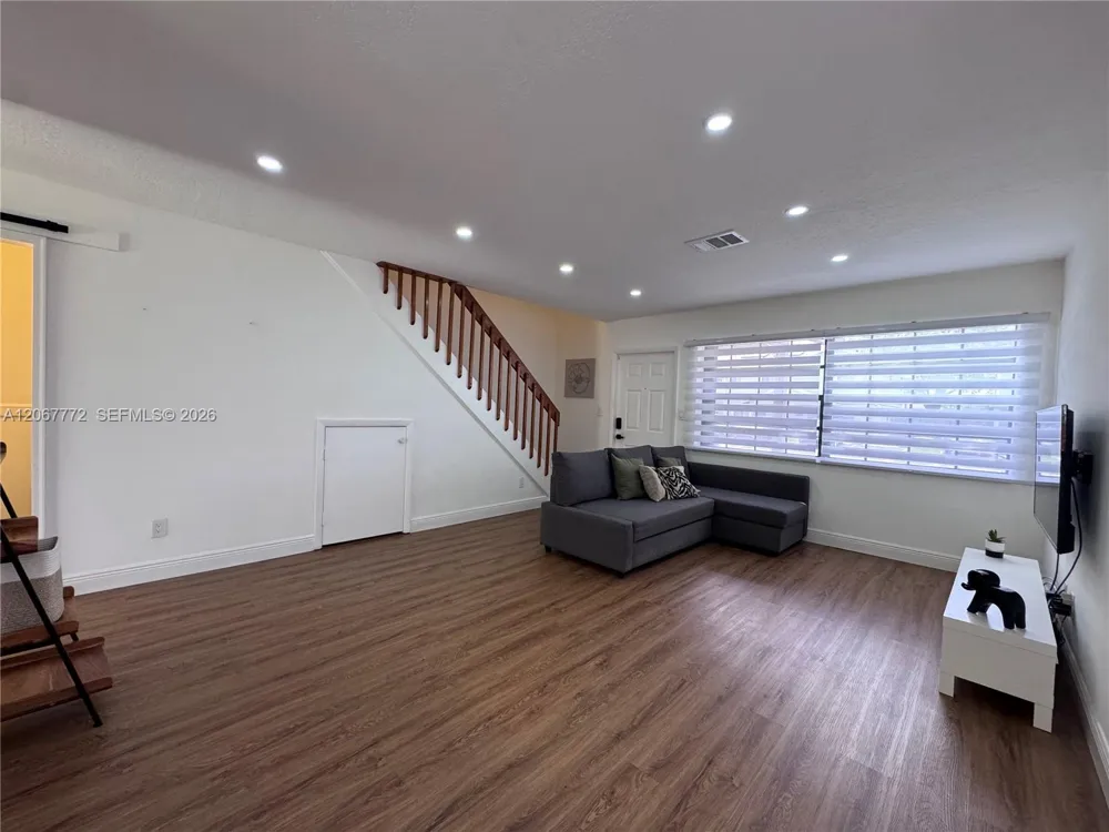 10651 NW 1st St #10651 Pembroke Pines, FL 33026