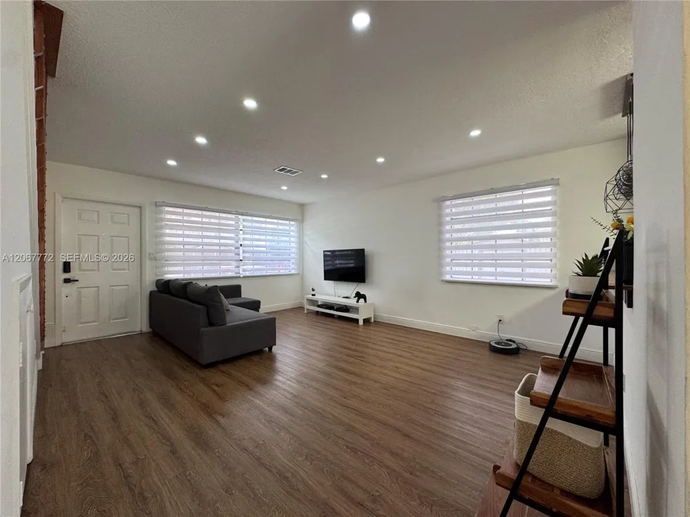 10651 NW 1st St #10651 Pembroke Pines, FL 33026