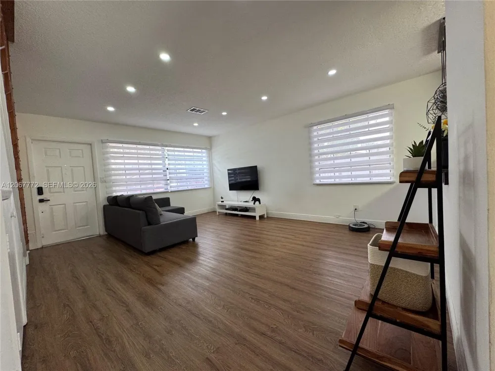 10651 NW 1st St #10651 Pembroke Pines, FL 33026