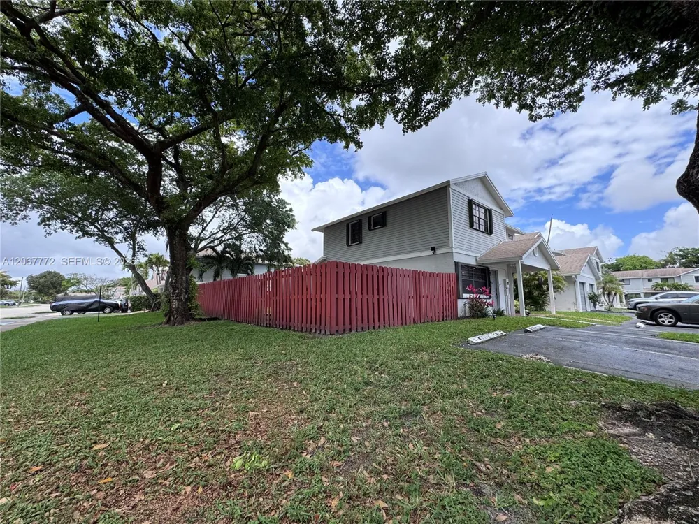 10651 NW 1st St #10651 Pembroke Pines, FL 33026