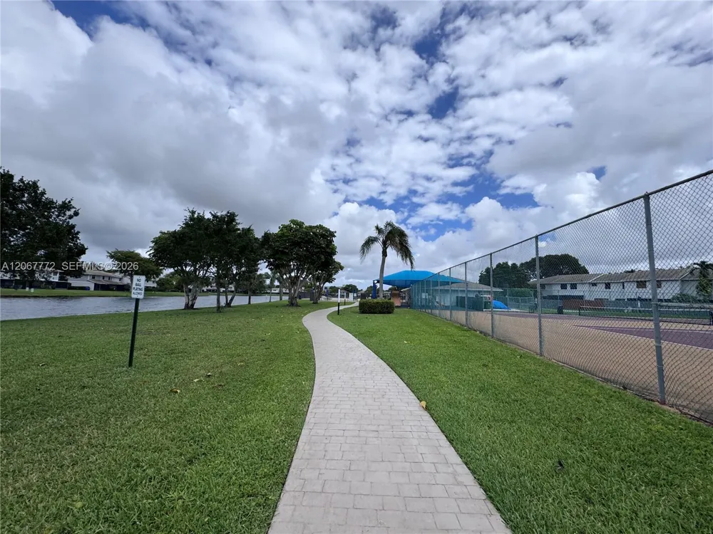 10651 NW 1st St #10651 Pembroke Pines, FL 33026