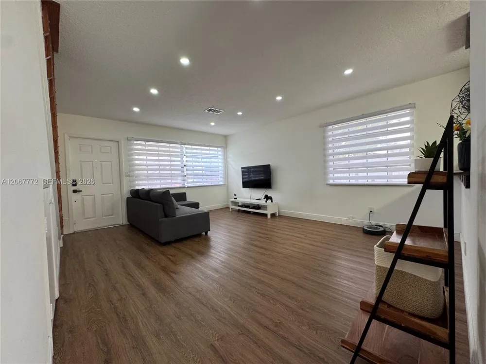 10651 NW 1st St #10651 Pembroke Pines, FL 33026