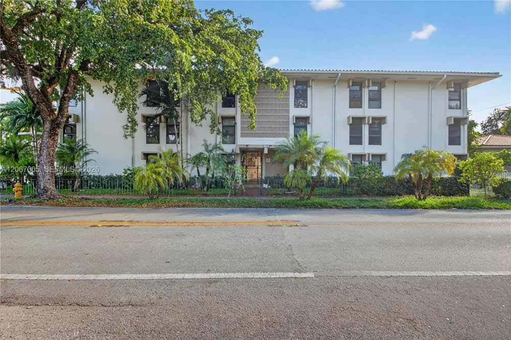 1600 S Le Jeune Rd #14 Coral Gables, FL 33134