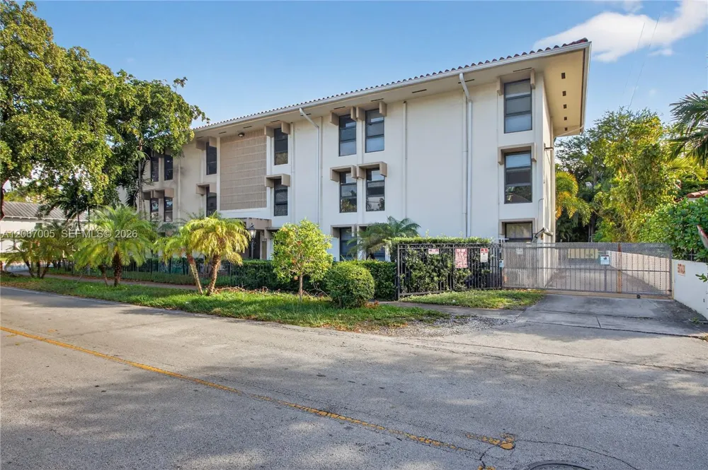 1600 S Le Jeune Rd #14 Coral Gables, FL 33134