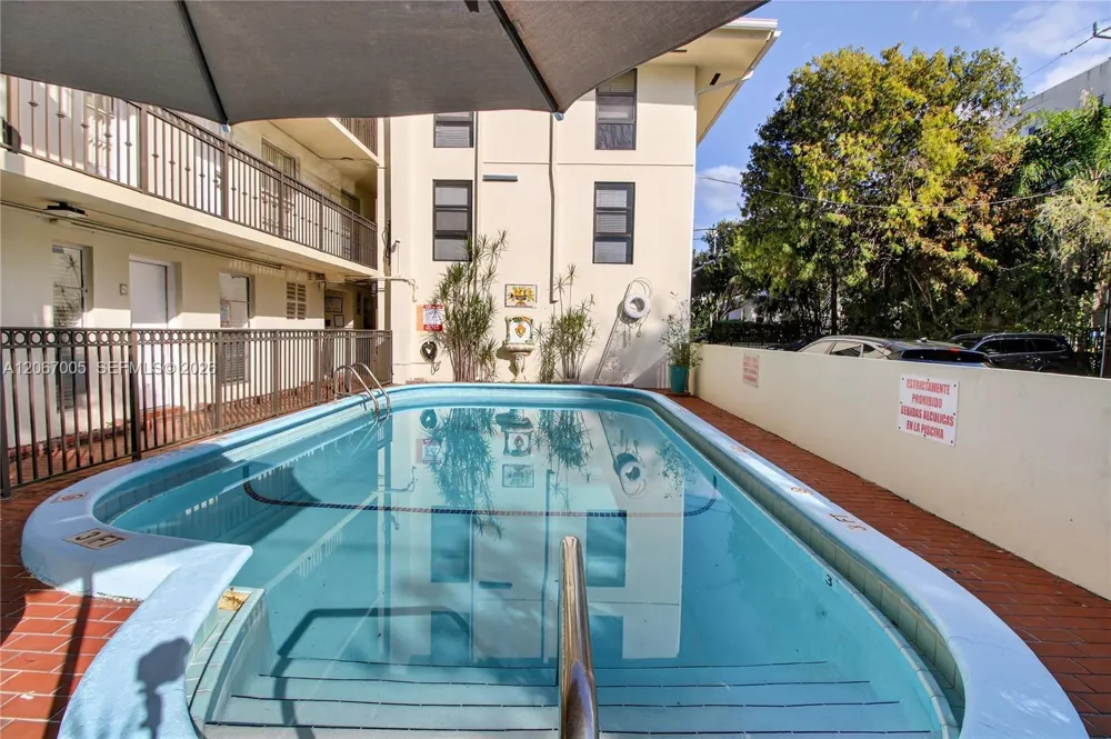 1600 S Le Jeune Rd #14 Coral Gables, FL 33134