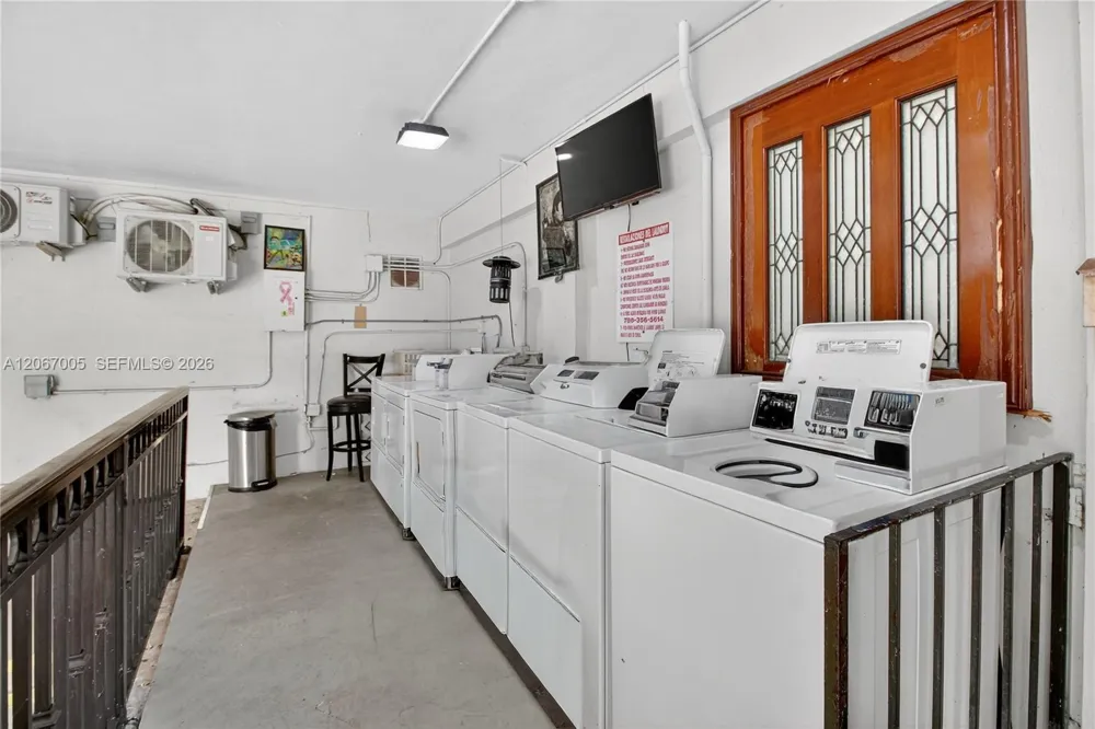 1600 S Le Jeune Rd #14 Coral Gables, FL 33134