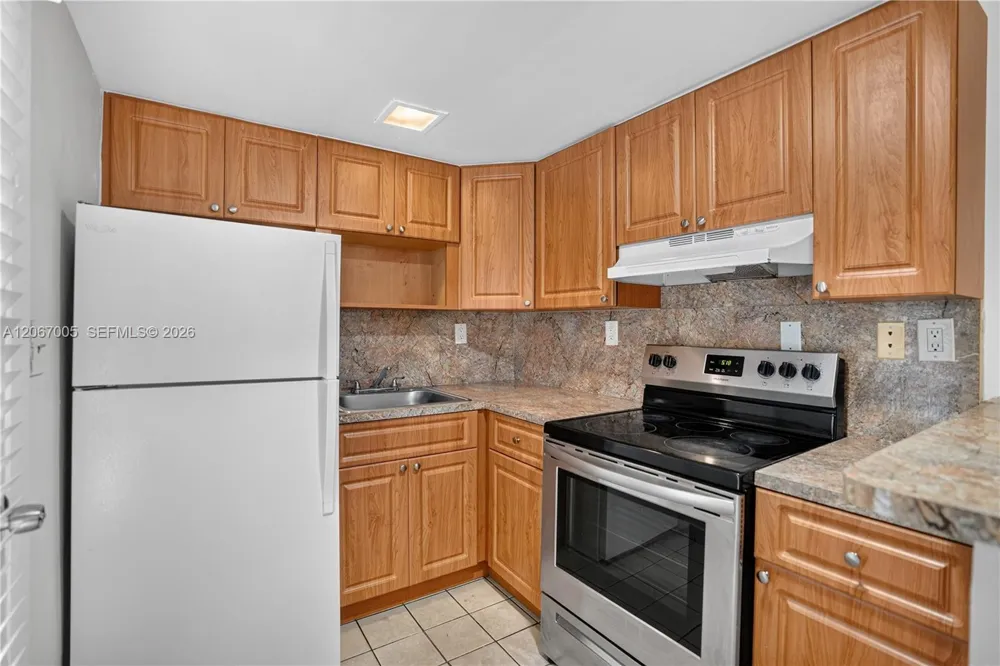 1600 S Le Jeune Rd #14 Coral Gables, FL 33134