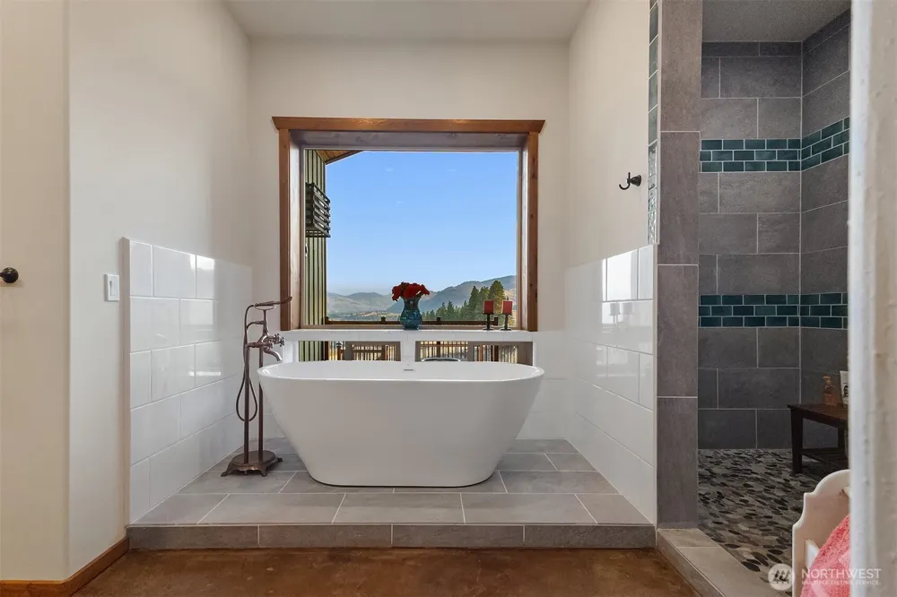 47 Bella Vista Lane Winthrop, WA 98862