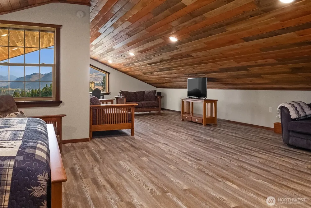 47 Bella Vista Lane Winthrop, WA 98862