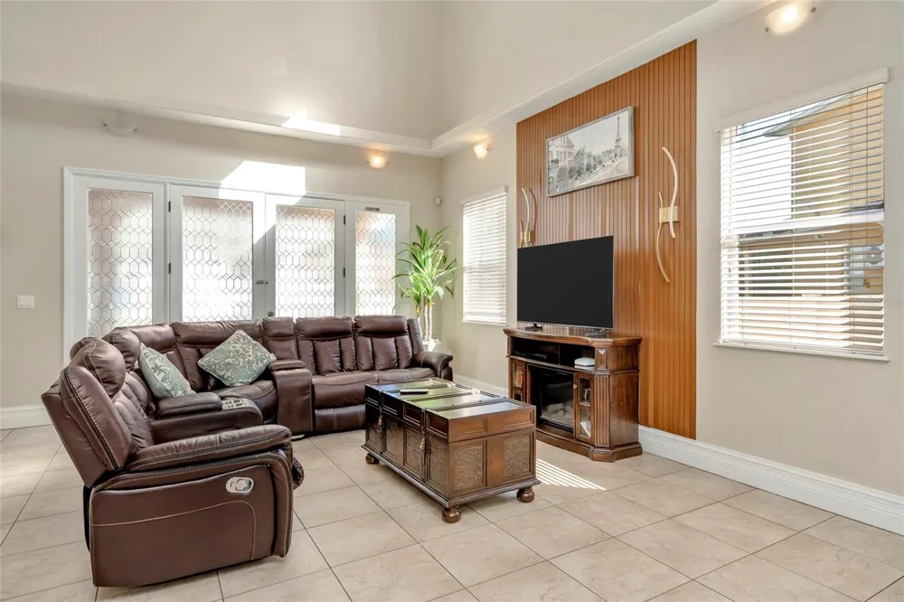10806 PEREZ DRIVE Tampa, FL 33618