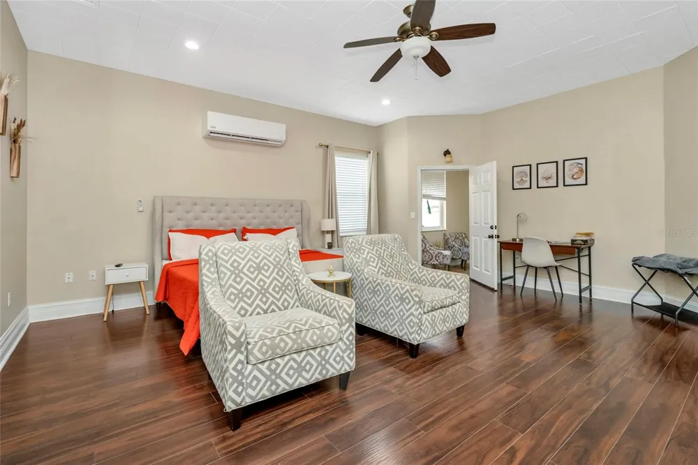 10806 PEREZ DRIVE Tampa, FL 33618