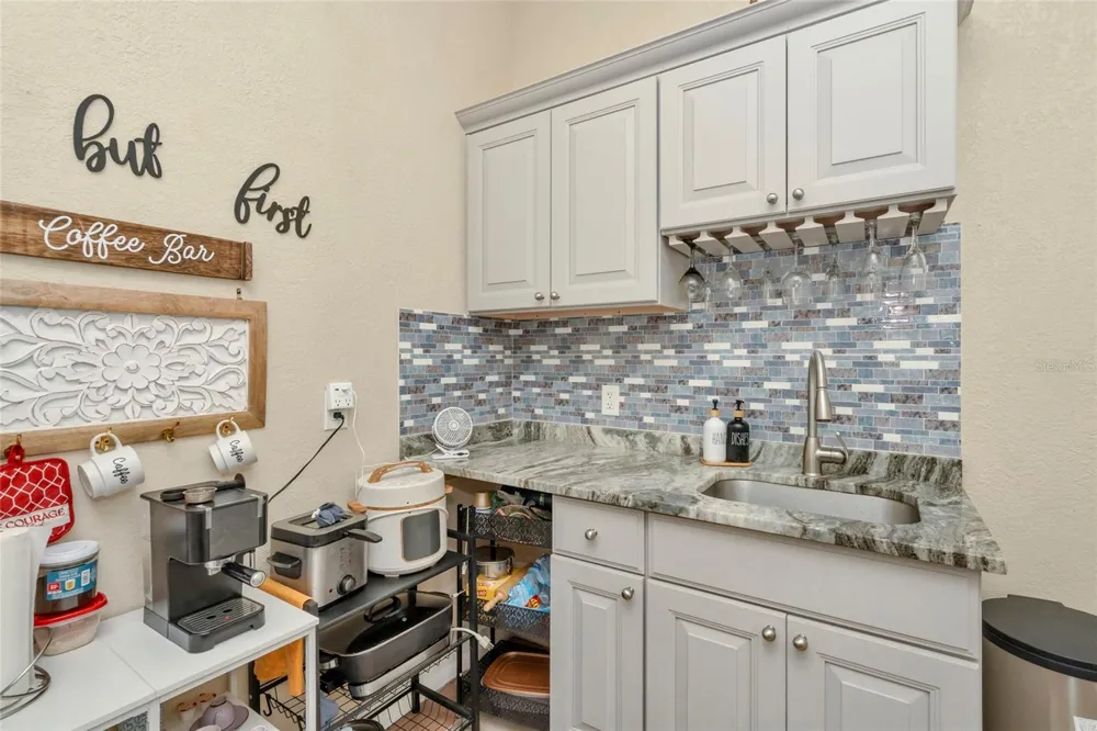 10806 PEREZ DRIVE Tampa, FL 33618